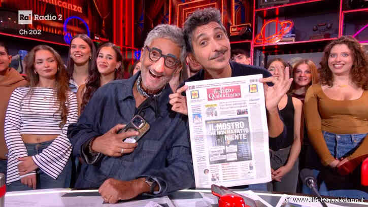 “Il Fatto Quotidiano non è in vendita”: l’appello di Fiorello che aderisce alla nostra campagna e fa la foto in diretta mostrando la prima pagina di oggi