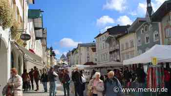 Beliebter Markt in Oberbayern soll attraktiver werden: Stadträte stimmen für Verlegung auf andere Wochentage