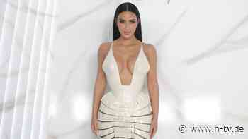 "Gleiche, was mein Vater hatte": Kim Kardashian offenbart Speiseröhren-OP wegen Auffälligkeiten