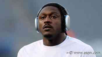 Sources: Pats WR Brown's status up in air due to new knee ailment