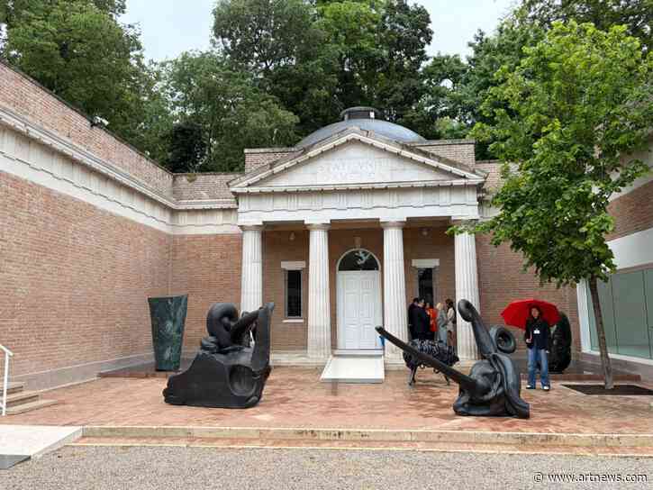 U.S. Pavilion at Venice Biennale Is $1 M. Short, and Its Sculptures May Be Stuck in Italy