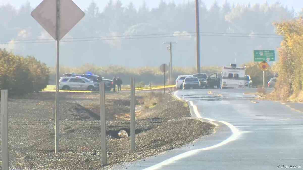 3 people killed after 2 helicopters collide midair in Oregon, authorities say