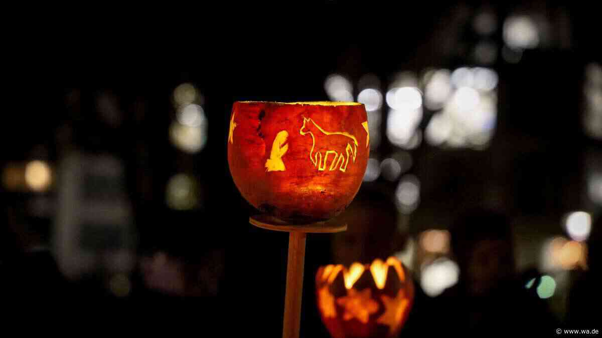 Laterne selber basteln: Mit Blättern, Flasche und Luftballon zum leuchtenden Herbst-Highlight