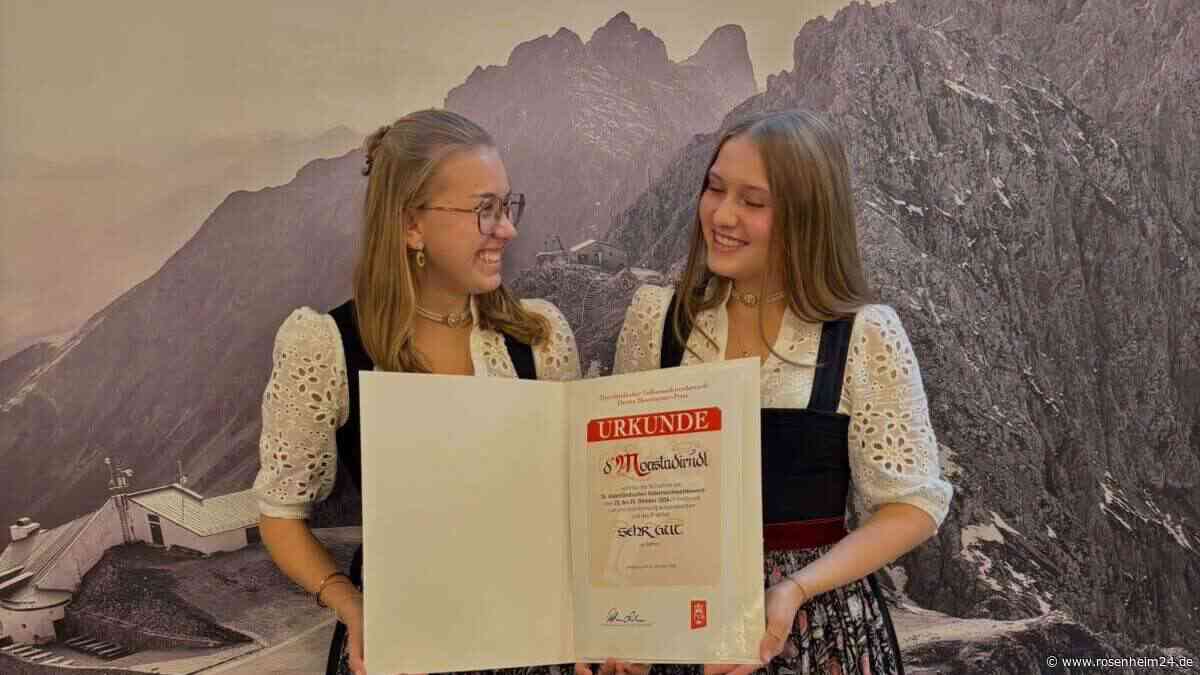 Erfolg beim Volksmusikwettbewerb: Aschauer Duo „d’Moastadirndl“ holt Preis im Inntal
