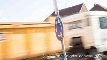 Gilt das Verlassen eines Kreisverkehrs als Abbiegen?