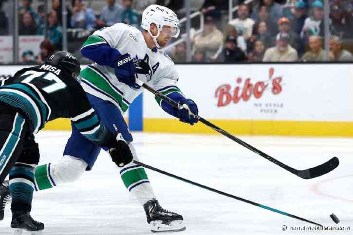 Smith nets 2 as Sharks rally for 3-2 win over Vancouver Canucks