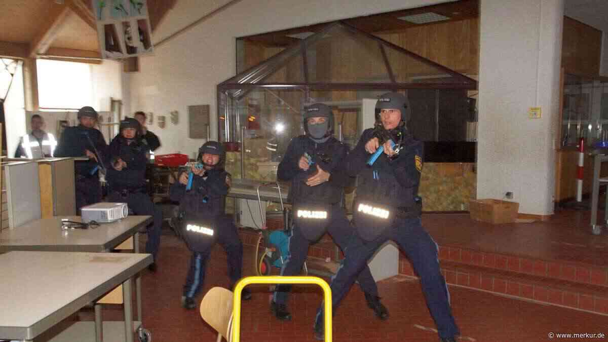 200 Polizisten üben Amoklauf täglich im alten Gymnasium Kirchheim