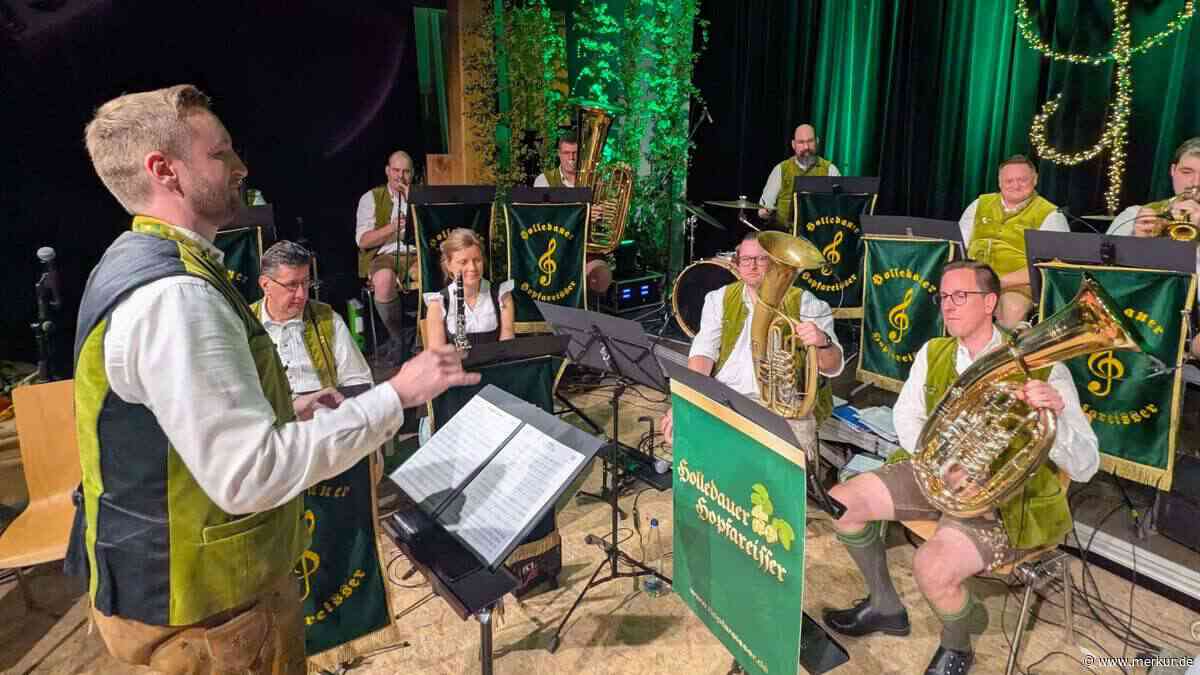 Gelungenes Benefizkonzert: Warum die „Hopfareisser“ eigentlich „Ochsenschädel“ waren