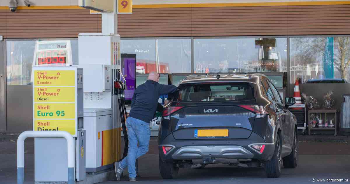 Shell verdient miljarden maar zegt dat veel Nederlanders profiteren: ‘Vorig jaar had iedereen gemiddeld 7,5 aandeel’