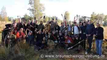 „Un, deux, trois … !“ Junge Leute aus drei Ländern packen im Gifhorner Moor an