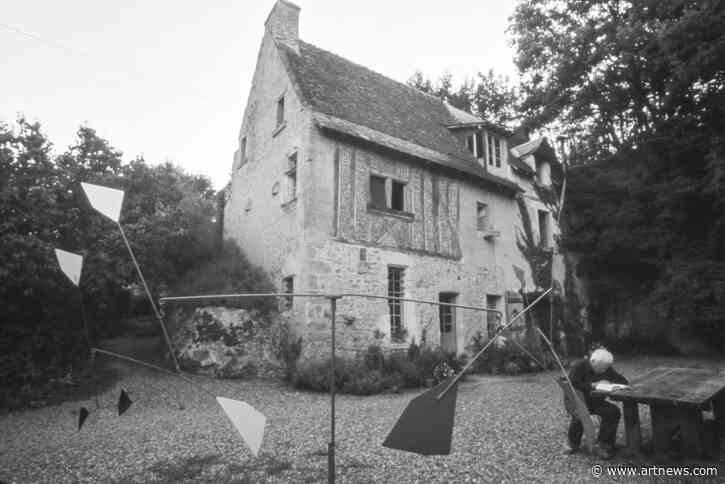 In Postwar Rural France, Alexander Calder Found Respite from Pressures of Fame and a Chance to Dream Big