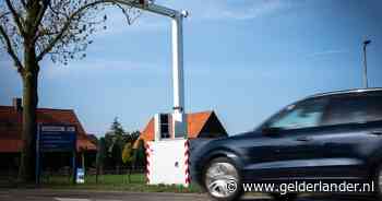 Mobiele flitser duikt opnieuw op en jaagt weer op appende en bellende automobilisten