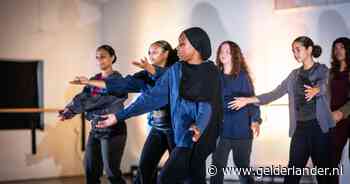Jongeren uit Arnhem-Oost maken dansvoorstelling bij Introdans in Arnhem