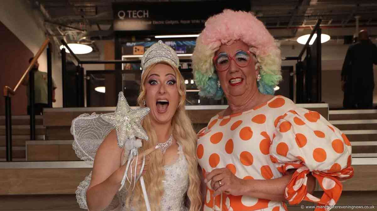 Coronation Street stars reunite as pantomime returns to Oldham after Coliseum closure