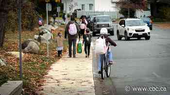 Schools, officials prepare families for morning darkness after B.C. ditches fall time change