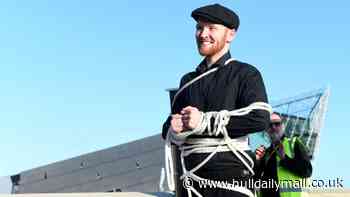 Watch as escape artist takes on Houdini-style stunt in front of crowd
