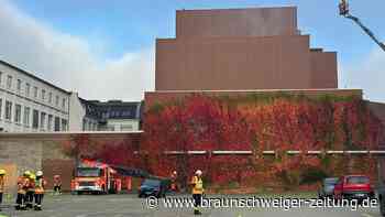 Feuerwehr Braunschweig bekämpft Brand in ehemaliger Brauerei in der Böcklerstraße
