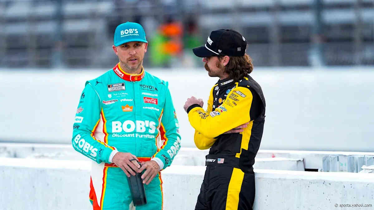 NASCAR Martinsville Betting Odds: Denny Hamlin Favored as Kyle Larson Eyes Title