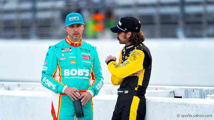 NASCAR Martinsville Betting Odds: Denny Hamlin Favored as Kyle Larson Eyes Title