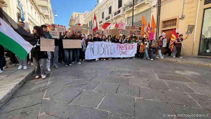 “Governo vaff**”: il grido del corteo di Reggio Calabria. “Meloni lo sai quanto costa andare da qui a Milano per curarsi?”
