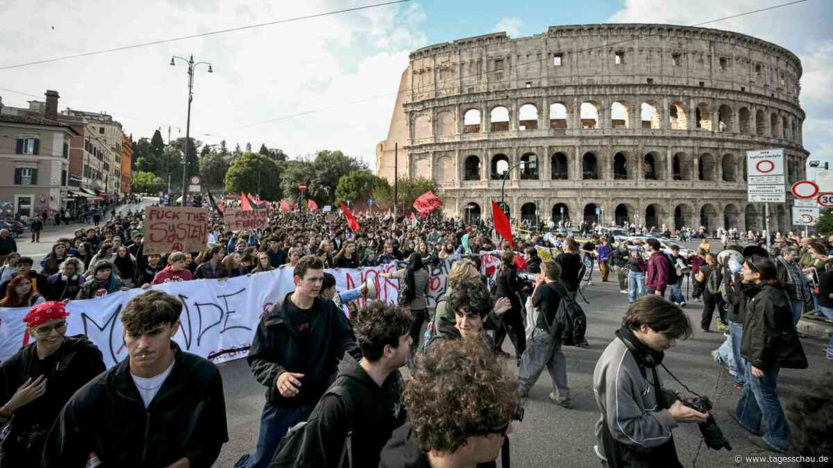 Proteste gegen Meloni: Hunderttausende demonstrieren in Italien