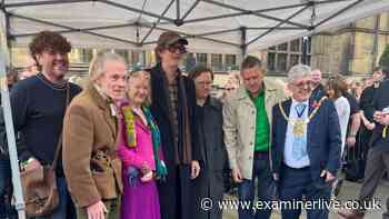 Jarvis Cocker and his Pulp band members cheered on by fans receiving special honour in Sheffield