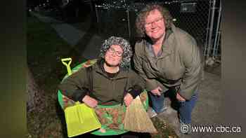 'The woman from the hole': Winnipegger's comical quandary becomes Halloween costume