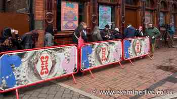 Huge queues of fans visit a very special Pulp pop-up pub in band's home city of Sheffield