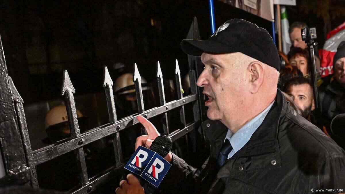 Polizei am Verfassungsgericht in Warschau: „Die Wiederherstellung der Rechtsstaatlichkeit ist unsere Pflicht“