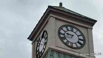 Border mayor worries about confusion if Quebec abolishes time change