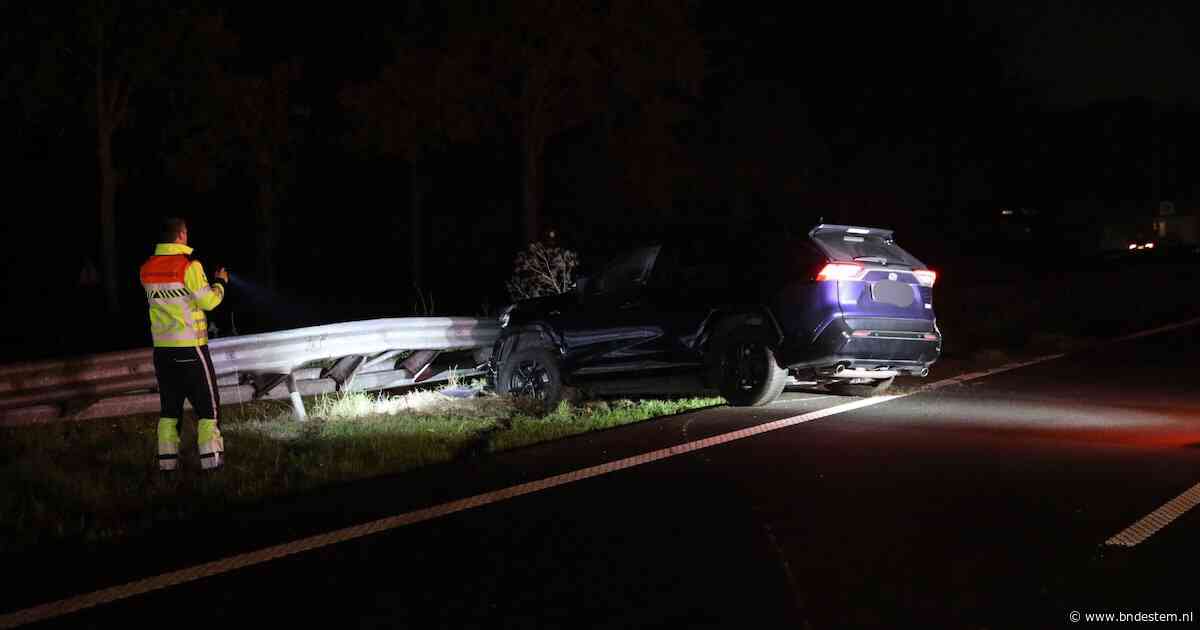 Automobilist verliest de macht over het stuur en botst tegen vangrail op A58 bij Rucphen