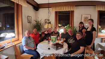 Sieben Freunde, ein Tisch: Was diese Knobler mit einem Haus in Vechelde verbindet