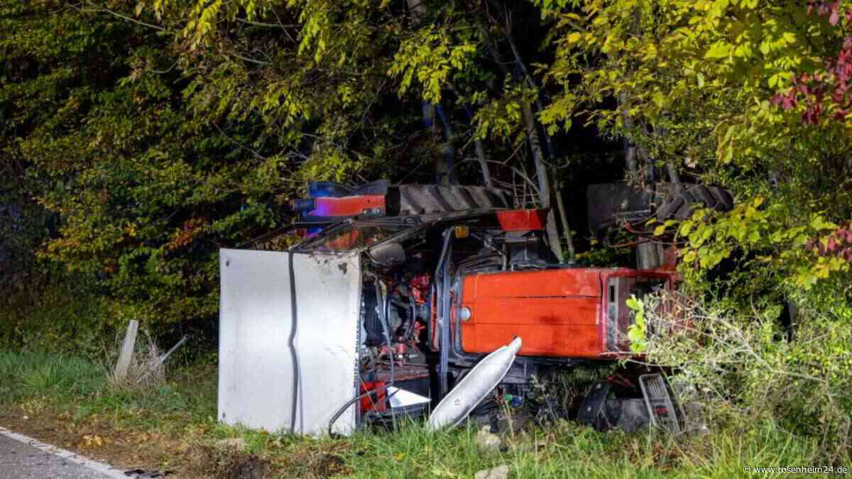 Dramatischer Auffahrunfall bei Pittenhart: Traktorfahrer schwebt in Lebensgefahr