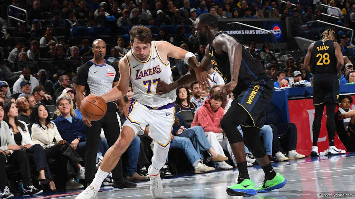 Lakers blow huge early lead in ugly loss to Warriors