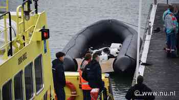 Rubberboot met vermoedelijk tientallen migranten van zee gehaald bij Zeeland