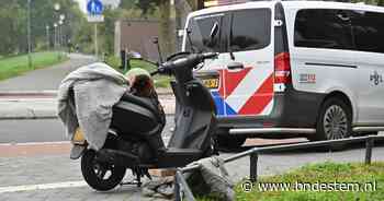 Scooterbestuurder raakt lichtgewond bij botsing met auto in Breda
