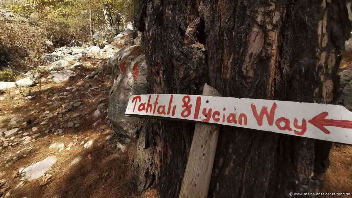 Deutsche Urlauberin stirbt neben Wanderweg: Heftiger Aufschrei – lockten sie falsche Schilder in die Irre?