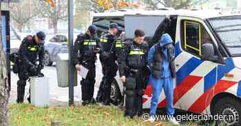 Groepen jongeren komen bijeen in binnenstad Den Haag, politie houdt vier mensen aan