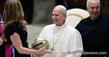 Pope meets Villanova and Notre Dame basketball teams at the Vatican