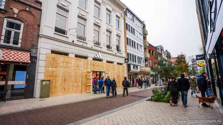 Winkel in Eindhoven dichtgetimmerd uit angst voor onrust, ook ME in de stad