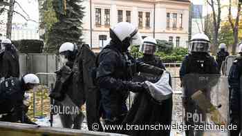 Machtkampf um Polens Verfassungsgericht entbrannt – Polizei fasst Mann mit Messer