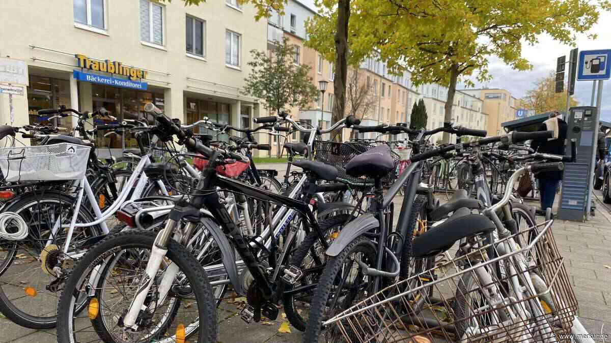 Schrotträder blockieren Platz: Feldmoching fordert mehr Fahrrad-Abstellplätze