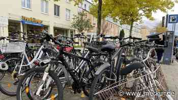 Schrotträder blockieren Platz: Feldmoching fordert mehr Fahrrad-Abstellplätze