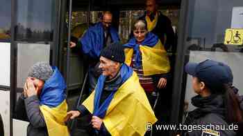 Bewohner Oleschkys auf ukrainisch kontrolliertem Gebiet angekommen