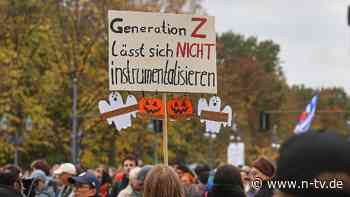 Kölner Demo kurzfristig abgesagt: Tausende Menschen gehen bei Gen-Z-Protesten auf die Straßen