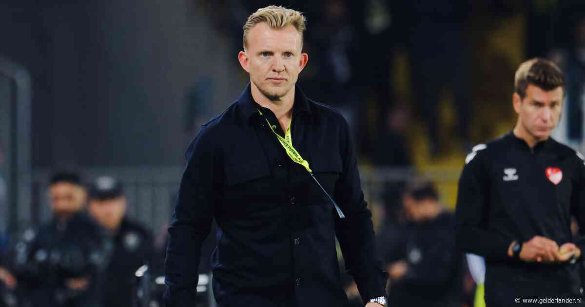 Dirk Kuyt onderuit tegen middenmoter bij debuut als interim-hoofdtrainer van Fenerbahçe