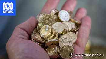 Banks sitting on billions in savers' money as interest rates rise