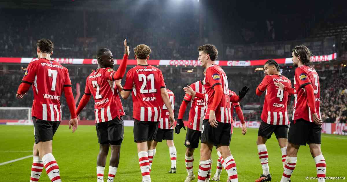 LIVE eredivisie | PSV laat niets heel van Willem II bij debuut trainer Streppel: Van Bommel kopt raak